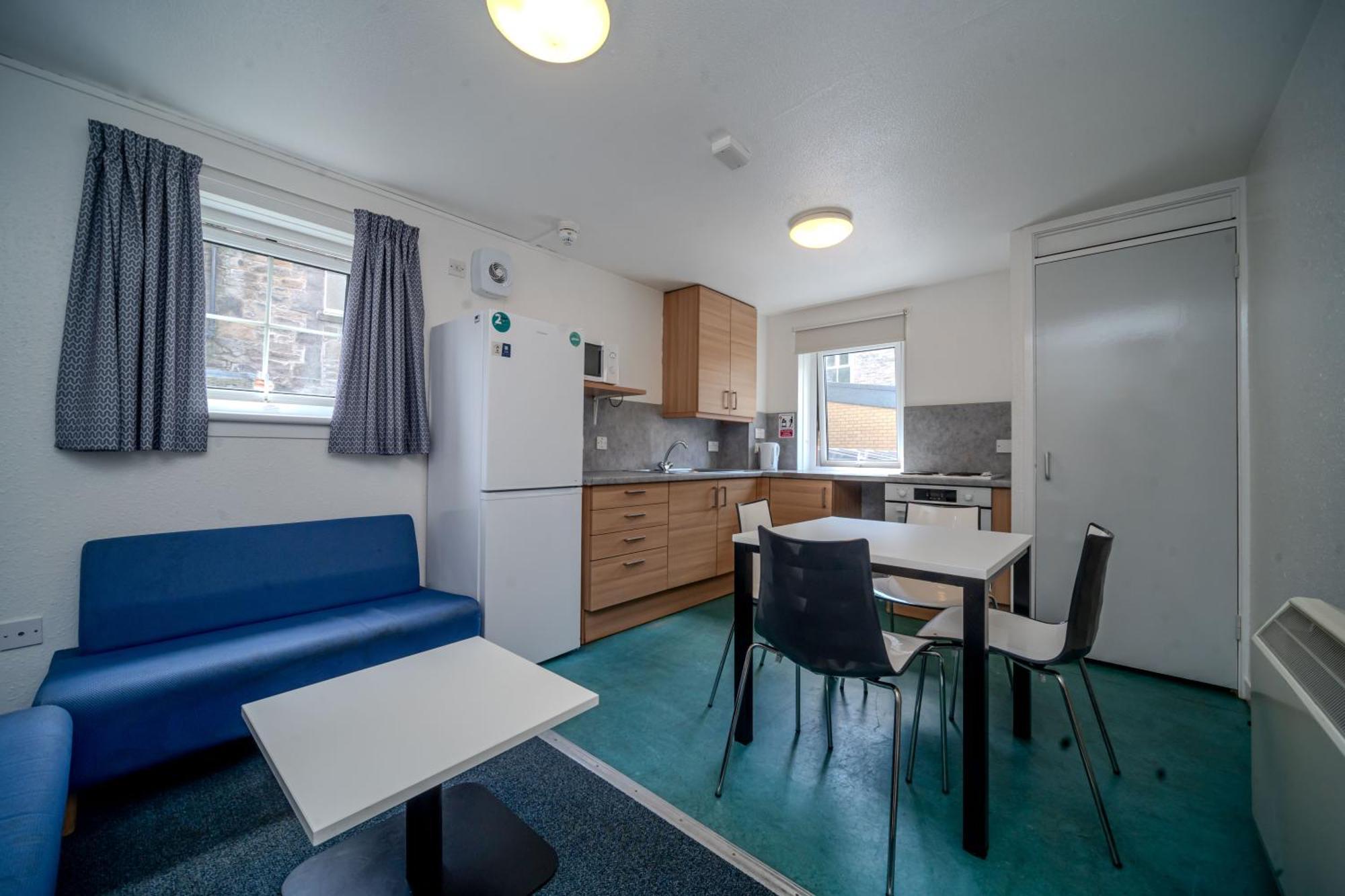 Joivy Budget 4,5 And 6 Bed Private Flats, In Historic Old Town (Adults Only) EDI Exterior foto